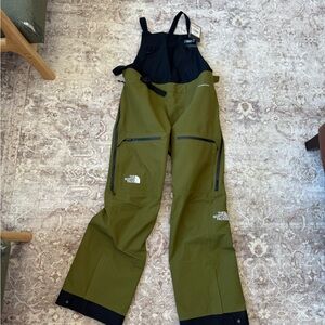 North Face women’s ski bibs Ceptor NEW WITH TAGS SIZE LARGE